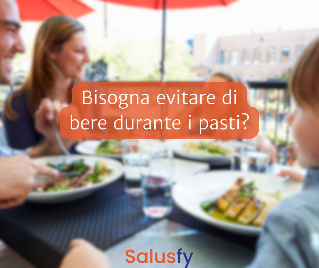 Bere durante i pasti è veramente dannoso?